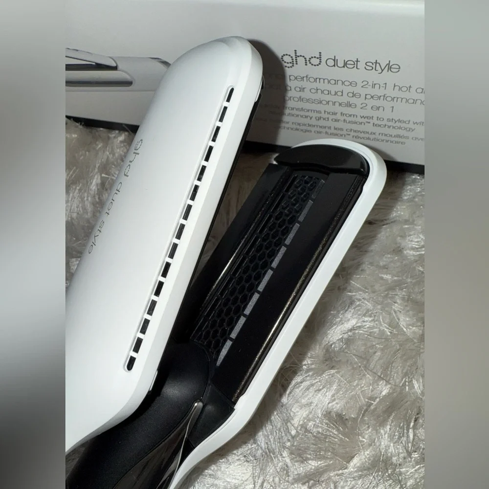 ghd Duet Style 2-in-1 Hot Air Styler - Picture 6 of 9
